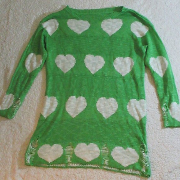 Women's Green Heart Distressed Sweater Size XL - Picture 1 of 9